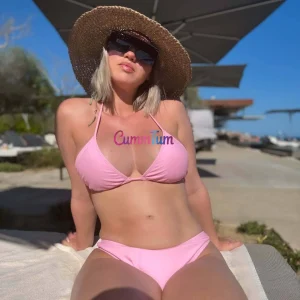 Yulia busty Russian escort in Connaught Place (2)